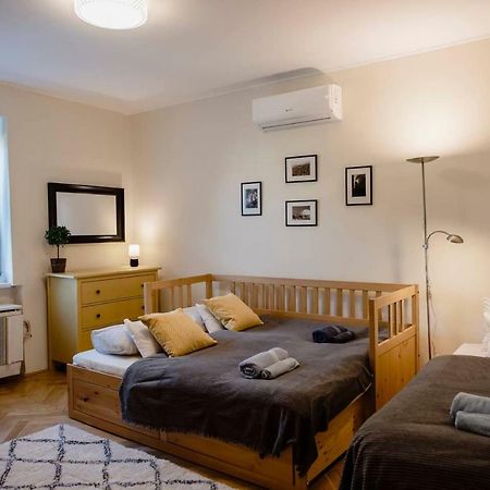 Viola Family Apartman Free Parking Pécs Exterior foto